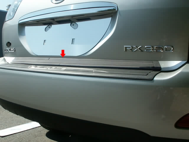 Lexus RX300 / RX350 / RX400 Chrome Tailgate Trim