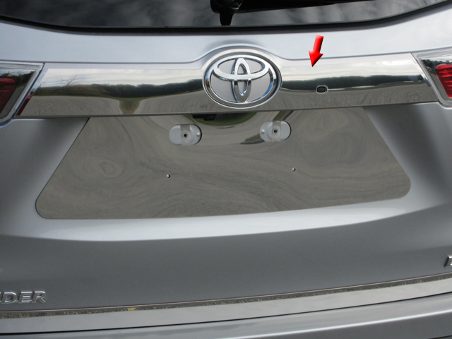 Toyota Highlander Chrome License Bar Trim