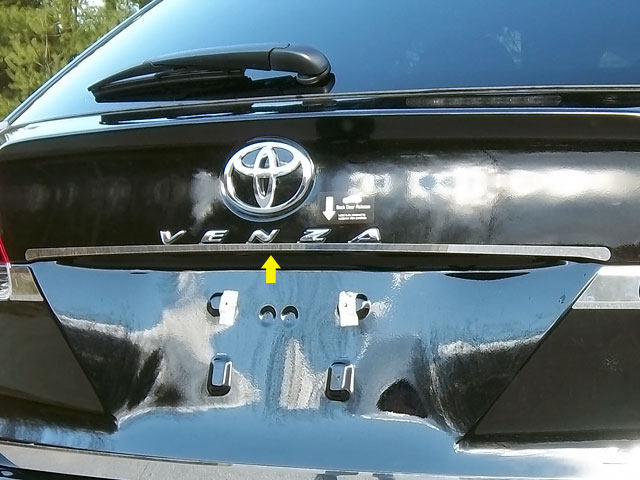 Toyota Venza Chrome License Bar Trim